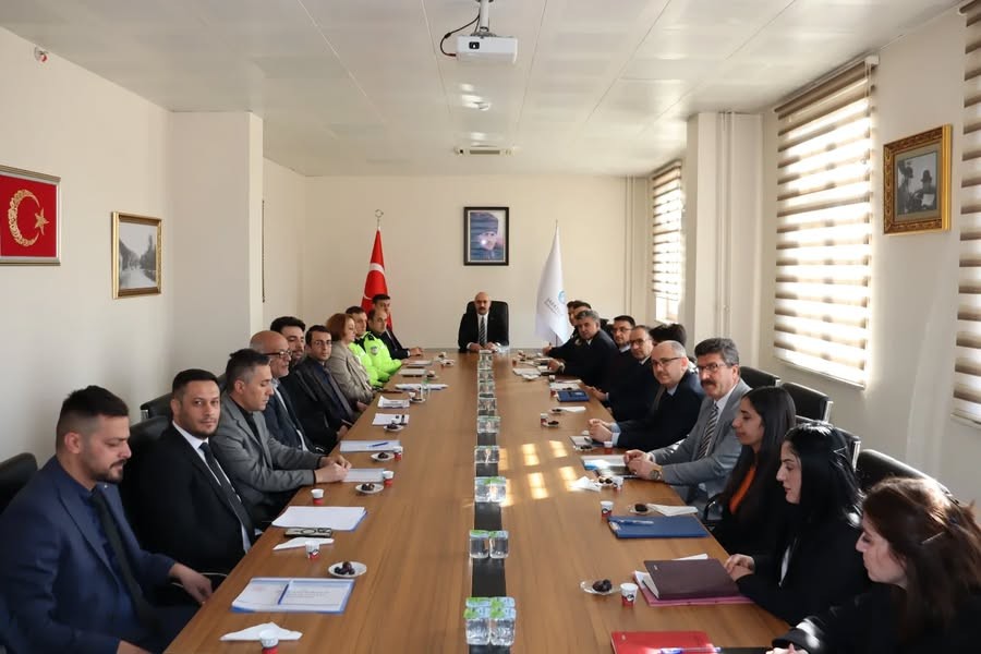 Kaymakamımız Sayın Samet ÖZTÜRK Başkanlığında İlçe İdare Şube Başkanları Toplantısı Düzenlendi