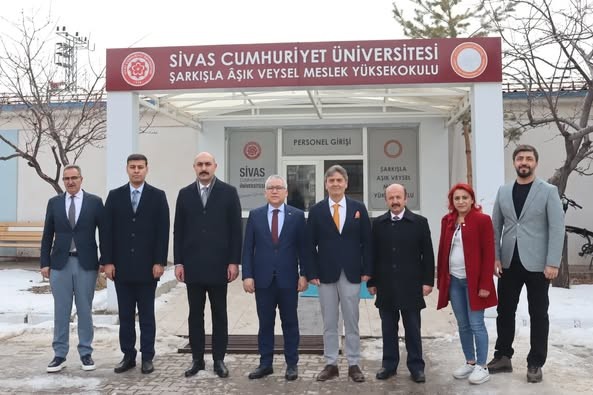 Sayın Valimiz Yılmaz ŞİMŞEK Âşık Veysel Meslek Yüksekokulu'ndaki 2024-2025 Eğitim Öğretim Yılının 2. Dönem İlk Dersine Katıldı